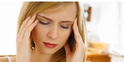 喝完红酒第二天胸闷头疼是什么原因 应该如何缓解症状