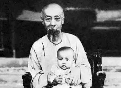 庆亲王奕劻在历史上做了什么事导致现在的事发生？