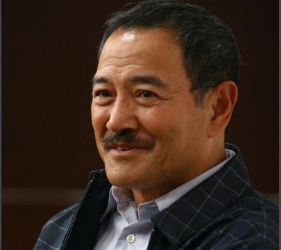杨幂是他的儿媳妇，73岁的他经常开豪车接送小糯米上学！