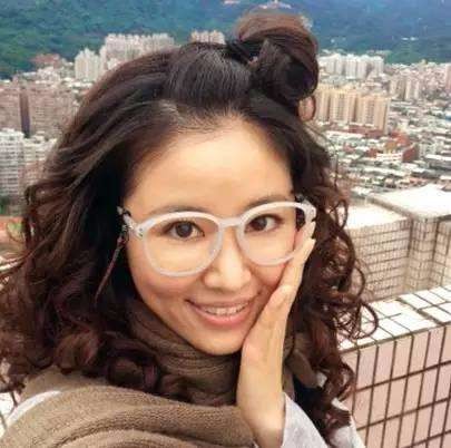 非常适合佩戴眼镜的男女明星,你觉得谁带着最