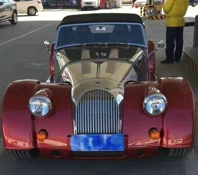 没有车门，没有顶篷，很多人看不起这款三轮车，售价堪比宝马730