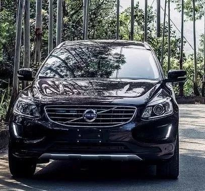 它是全球公认最安全的SUV，给辆跑车都不带换的...