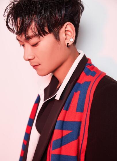 洋气黄入驻虎牙, 首播竟然干出这种事儿? 土豪