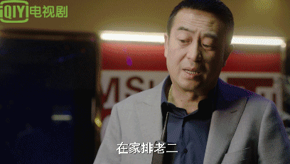 就爱看张嘉译逗妹子的举手 油腻腻的怎么一点都不反感