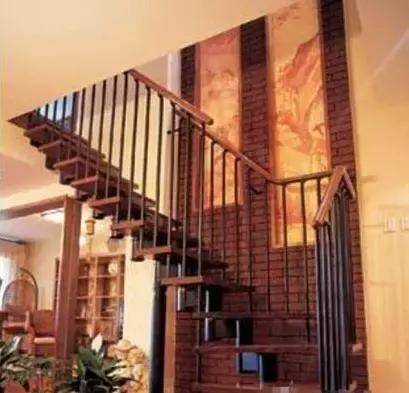 55岁张凯丽全家近照曝光,复式豪宅内景超气派