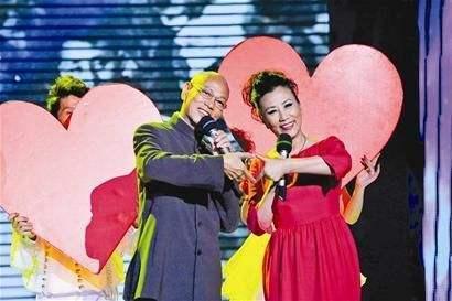 汪明荃罗家英深情对唱《鹊桥仙》,两人用一生诠释着相濡以沫.