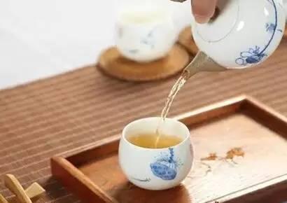 待到山花烂漫时, 与茶共栖
