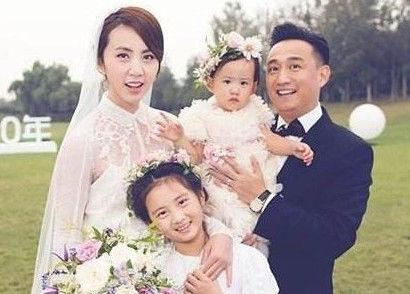 黄磊妻子为他生了三个孩子, 但是他心中还是有一个女人, 分量很重