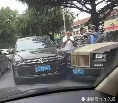途观逆行硬怼“劳斯莱斯”，车主却直言：这种“劳斯莱斯”赔不起