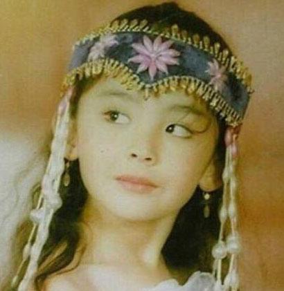 只看小时候照片猜明星,李沁最好认,认出4位以