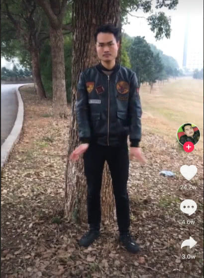 快手主播林正英学跳太空步,是致敬经典还是亵