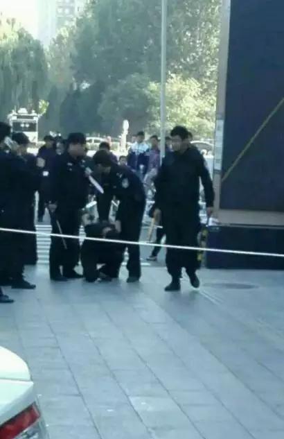 今天上午，涿州惠友钻石广场发生持刀杀人事件
