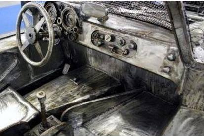 小伙花2万收集废铁,改造成奔驰跑车,土豪100万