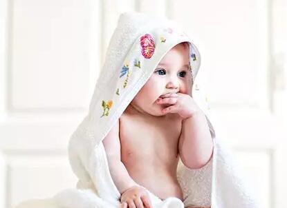 孩子睡觉前喜欢吃毛巾、衣服、被子,这究竟是