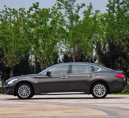 这台超过5米长的进口车竟然才卖20万，还有16个音响！