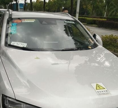 偶遇WEY新车型测试车，外观跟VV7相仿，尾标却让人浮想联翩