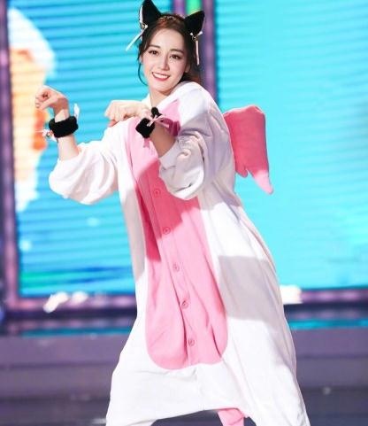 迪丽热巴海涛跳起了《小鸡哔哔》,真是超级可