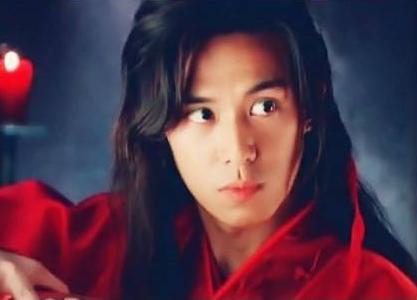 他父亲是黑社会老大,连向华强都不敢惹,他却比