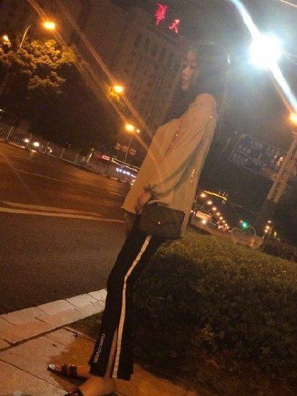 爆红的网红吸引王思聪注意，网友：知道真相后他得哭晕在厕所里！