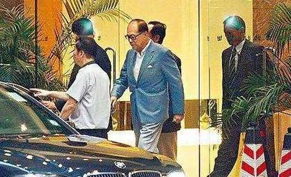 从差佬到李嘉诚背后的男人，每年花掉李家10亿，却让李家高枕无忧