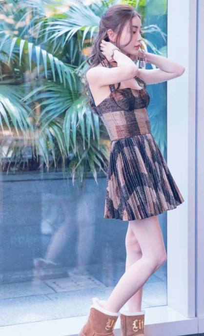 杨颖的六套吊带礼服裙,每一套都美呆了,但不小心暴露身材缺陷!