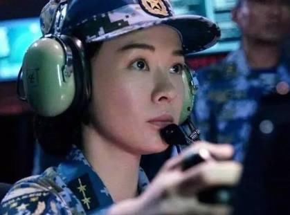 《红海行动》里的最牛女演员,探班被抓,却只