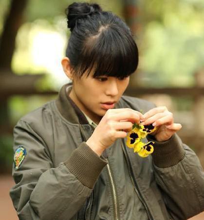 见过胡杏儿都说她本人惊为天人, 真人颜值只有