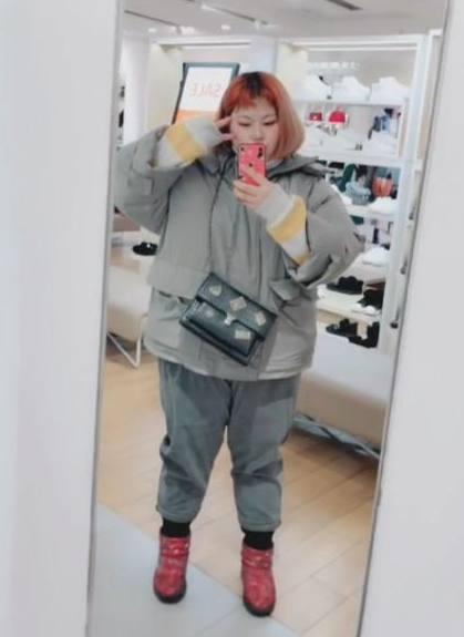 200斤的胖女生与帅小伙谈恋爱网友这位女生大概很有钱吧