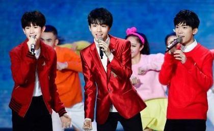 TFboys春晚压轴表演，央视翻译的中文名被网友大赞接地气!