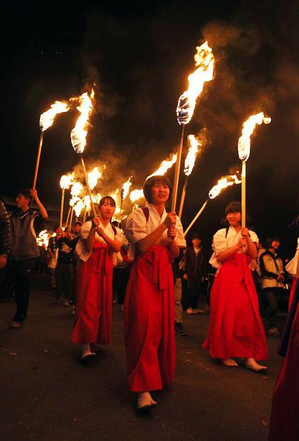 日本长崎|这座静静的小城,每年都有规模最大的