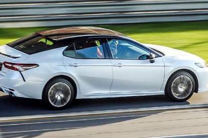 操控不输迈腾雅阁，2.5L+8AT加速线性，油耗7升，新凯美瑞很颠覆