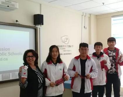 加拿大的霍莉·梅奥女士造访昌邑一中，所为何事？