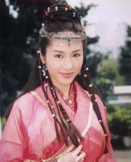 黎姿跟老公逛街，老公的这一细节让人佩服，难怪黎姿会嫁给他！