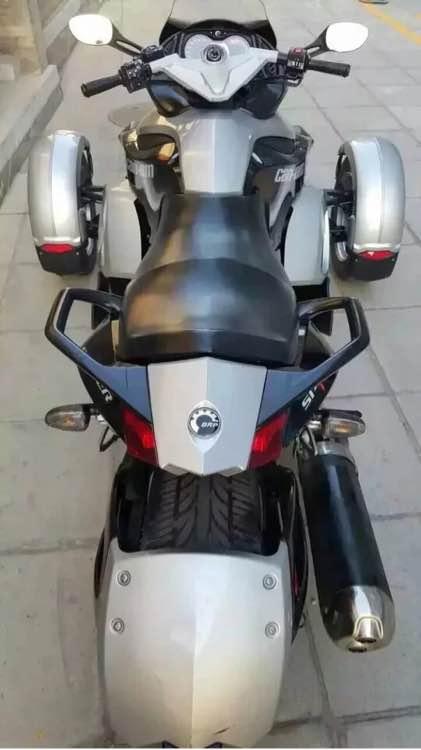 邻居买了一辆摩托车,竟说比我的丰田还贵20万