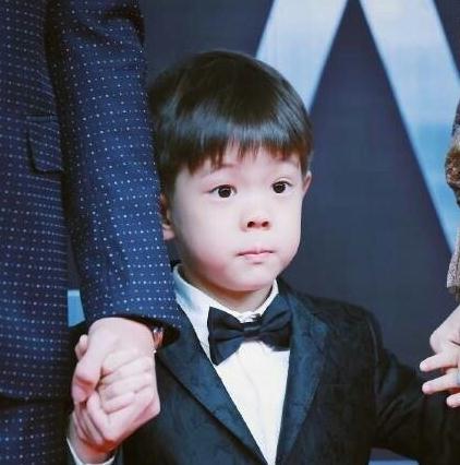 容祖儿微博告白嗯哼,杜江7字评论引网友点赞!