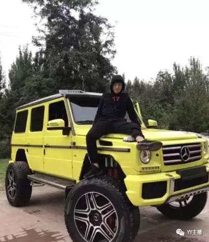 赵本山女儿分手天佑,表哥与天佑同款车,花了4