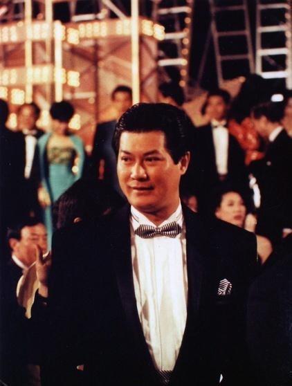为什么连向华强都要向邓光荣低头?