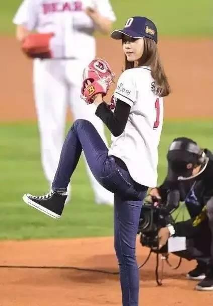 韩国女星一字马棒球开球爆红,韩国都有哪些棒