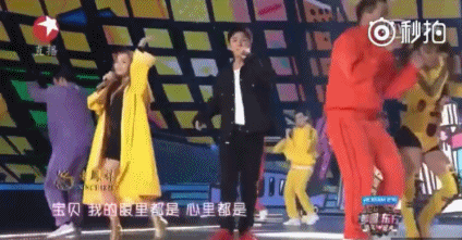 太尴尬了!贾乃亮全程不跟李小璐互动,还忘记走位和舞步!