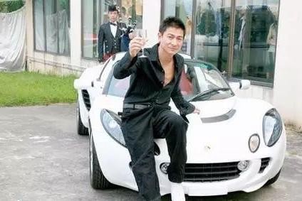 刘德华：为了行侠仗义，卖掉千万豪车坐百万的埃尔法