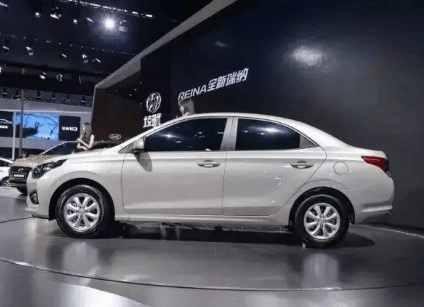 “抄袭”奥迪的韩系车, 售价才4.99万, 这个内饰你能给几分?