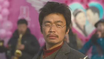 王宝强抽烟,赵四跳舞,乌鸦掀桌子,经典动作就属他的笑最难模仿