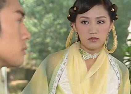 盘点鲍蕾在《刁蛮公主》中的造型，网友:古装剧这么时尚!