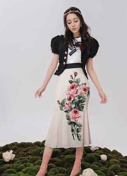 26岁迪丽热巴一身运动服现身,网友:看这状态说