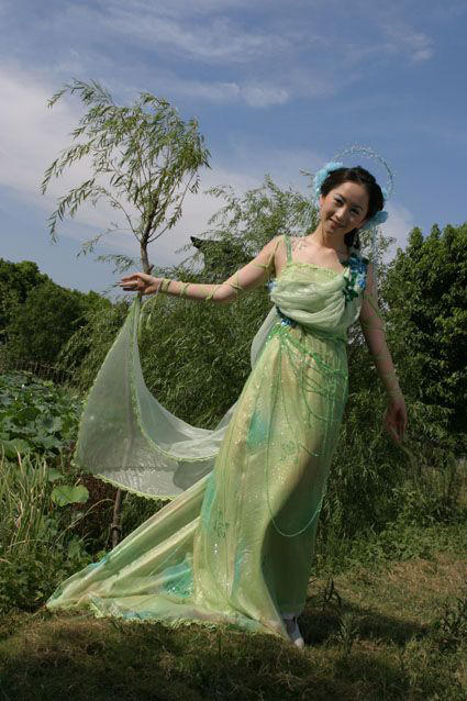 欢天喜地七仙女罕见幕后照绿儿爱搞笑青儿手臂被捆成莲藕