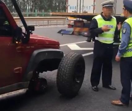 北汽BJ40上演史上“最强断轴”/阿尔法·罗密欧重返F1赛场