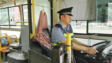 交警提醒:2018年起最新驾照年龄限制,看看你还能开上几年!