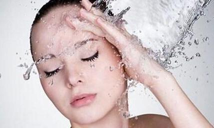 皮肤外干内油怎么办:改善外油内干皮肤的方法