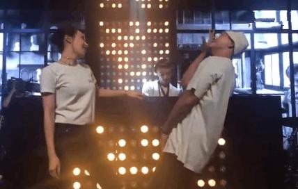 陈伟霆宋茜同场尬舞嗨爆全场，网友喊话男神:你好过分!