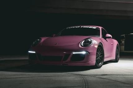 少女心爆棚的粉色保时捷911，你会不会错以为它只是个花架子呢？